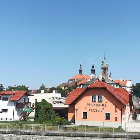 Penzion A Restaurace U Strnada Клатови Екстер'єр фото