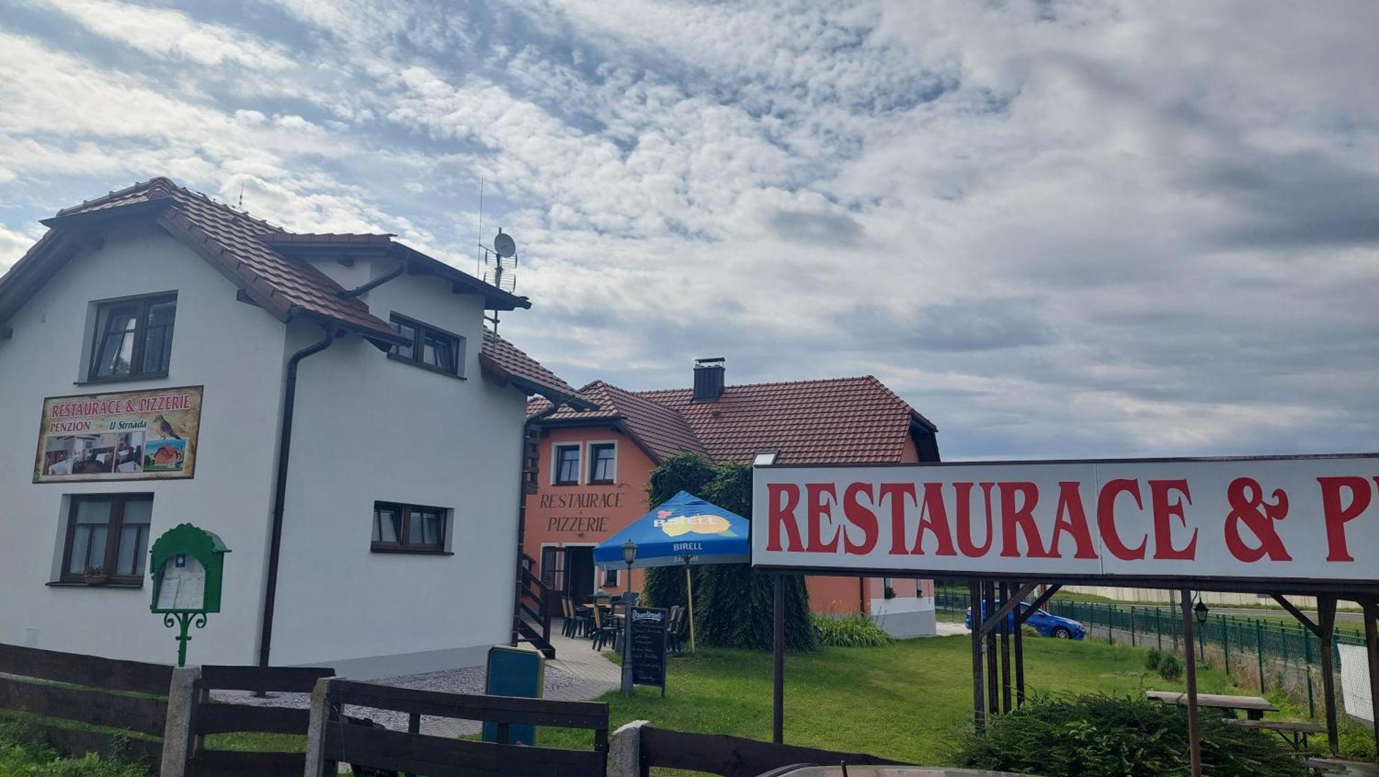 Penzion A Restaurace U Strnada Клатови Екстер'єр фото